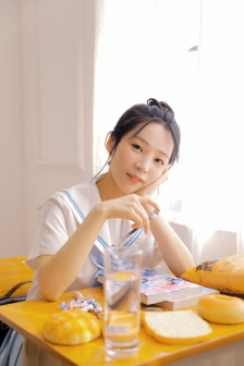 坐公交车最后一排让别人弄